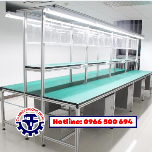 bàn lắp ráp công nghiệp